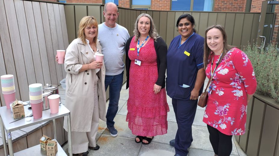A group of staff and families posting at the organ donation gift of life event